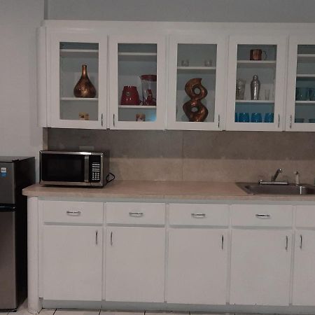 ハランデール・ビーチHallandale Studio With Poolアパートメント エクステリア 写真
