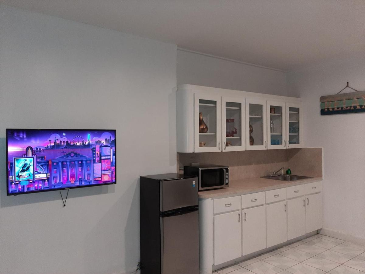 ハランデール・ビーチHallandale Studio With Poolアパートメント エクステリア 写真
