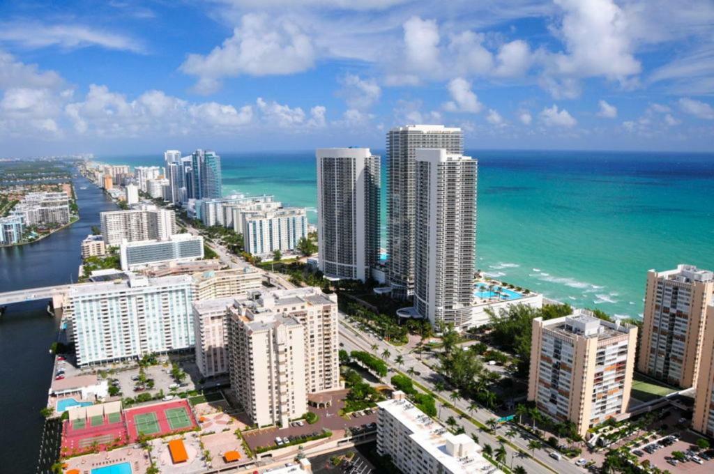 ハランデール・ビーチHallandale Studio With Poolアパートメント エクステリア 写真
